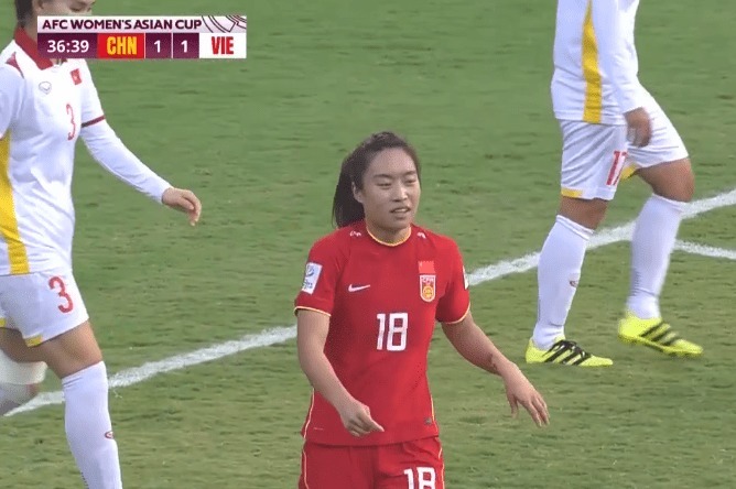 女足|从0-1到1-1!中国女足绝境爆发,王霜3场5球救主,女梅西怒吼庆祝