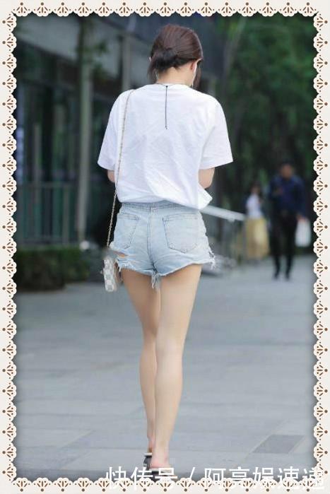女孩子们|街拍;这种牛仔短裤布料差劲,线头太多了,建议换新的穿