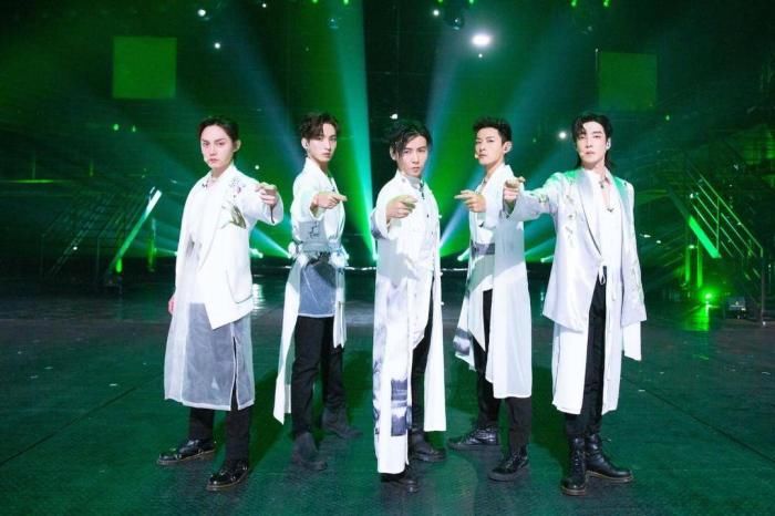 李响&一曲《好春光》逍遥又自在 “哥哥”张晋演绎武侠中国风