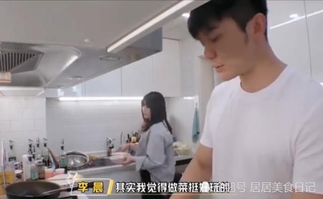 工作人员|李晨请工作人员吃饭，看清桌上吃啥菜，网友怒喊还不如不请