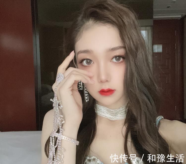 创4周震南希林当导师,她代替郑秀晶露面,最意外的是出道人数