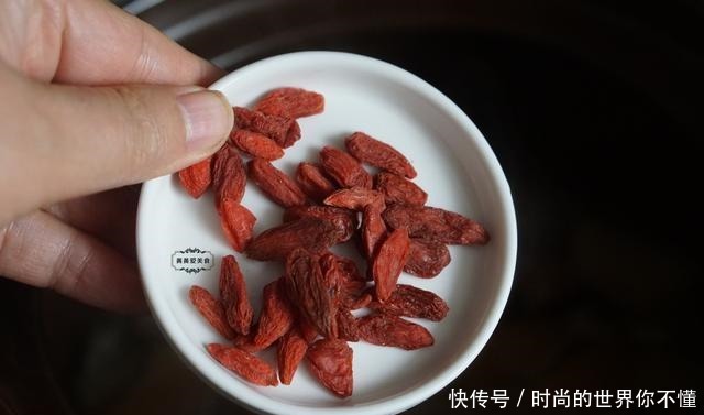 苹果煮着吃更有营养每天一碗,驱寒滋补赛人参,冷天喝特养人