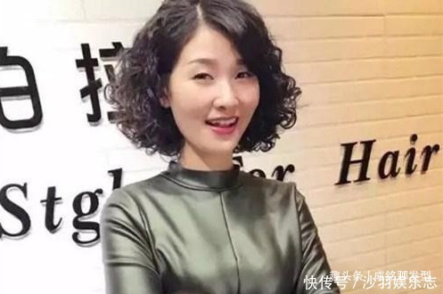 50岁女人烫发最好避开这三种发型,老气更没气质,而且还不好打理