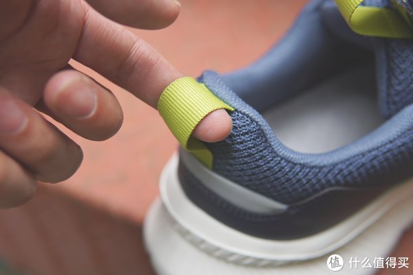 鞋底|跑起来不用太贵的装备，初跑者的入门选择——FREETIE城市轻跑鞋2