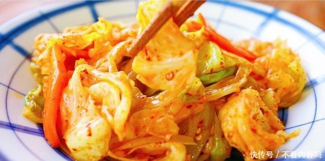 我家就爱这菜吃包菜,一次腌2瓶,吃饭来点特下饭,简单好吃