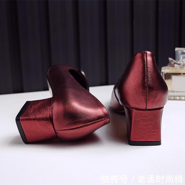 高跟鞋 今年巨流行尖头高跟鞋,气场十足,适合职场女性穿搭