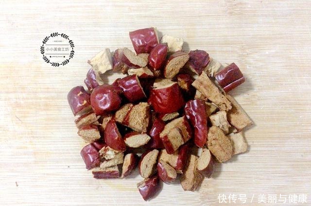 红豆和它是绝配,坚持每天喝一碗,滋补养颜补气血,女人要多喝!