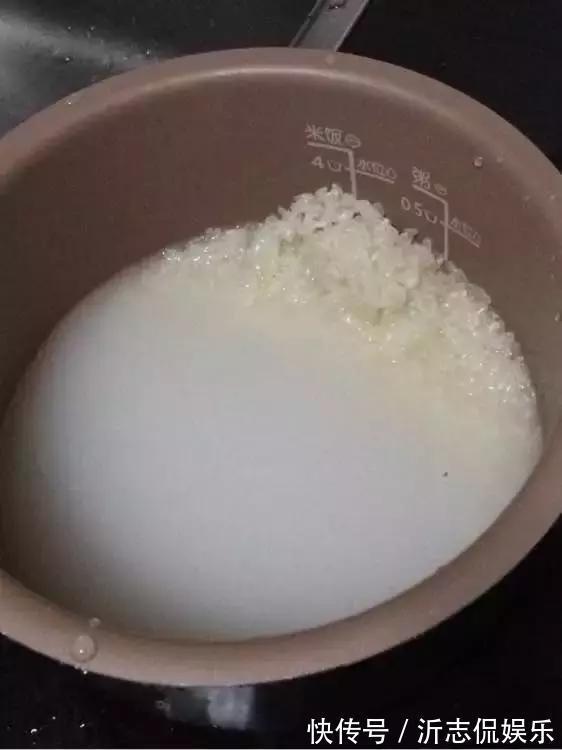 李大爷|李大爷养花,2种水“浇灌”所有花,1盆比1盆旺,从不买“花肥”