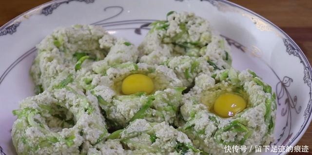 西葫芦最近火了,加1块豆腐,不用炒不用炸,出锅就扫光