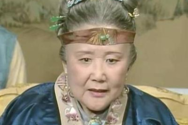 儿子!红楼梦贾母丈夫至少六个妾,却生不出一个儿子,贾母手腕太厉害