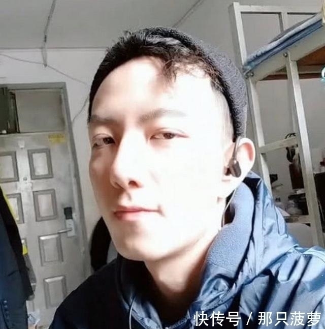 冠希哥|小哥哥“锡纸烫”发型火了,拆掉锡纸后看呆众人,冠希哥来了