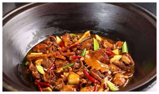买了新铁锅别直接用，教你一招“懒人开锅法”，炒菜不粘寿命也长