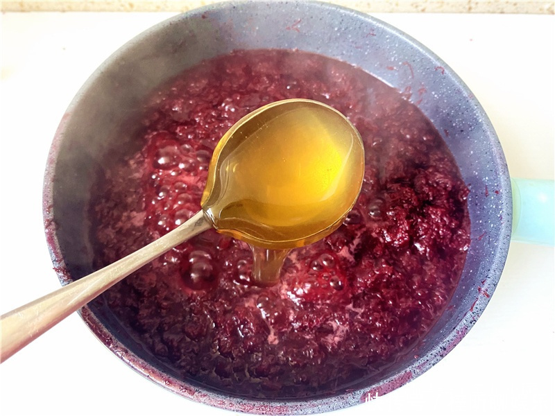 美味|自制杨梅酱,做法简单,酸酸甜甜,美味百搭零添加,吃一年也不坏