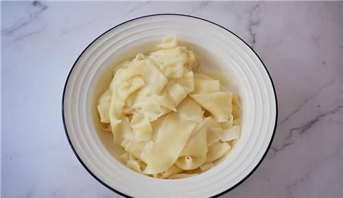 早上不吃包子,一碗面下肚,开胃又解腻,还暖身子,不揉面不醒面