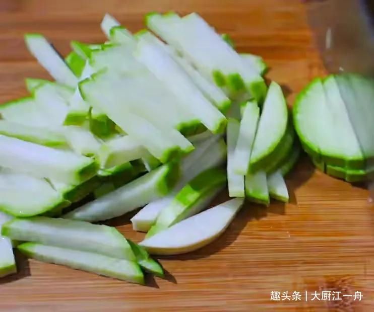 入冬后多吃萝卜，教你4种新吃法，营养解馋，端上桌全家抢着吃