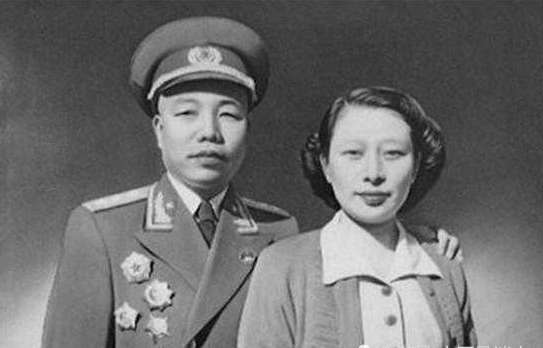 王新兰|6岁送情报、11岁长征，她是从军52年的开国女上校