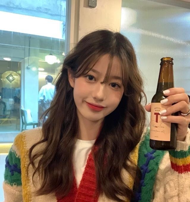 圆脸方 你知道吗发型直接影响颜值,木马卷温柔自然,卷羊毛卷复古典雅!