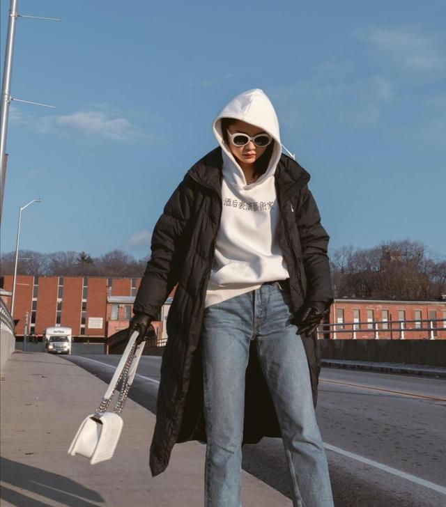 显贵|大衣外套里面搭配什么内搭?立马入手这四款,简约保暖又显贵气