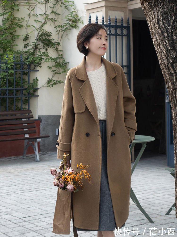 牛仔裤|冬季穿这5个“神仙色大衣”真香,搭配牛仔裤、半身裙高级显气质