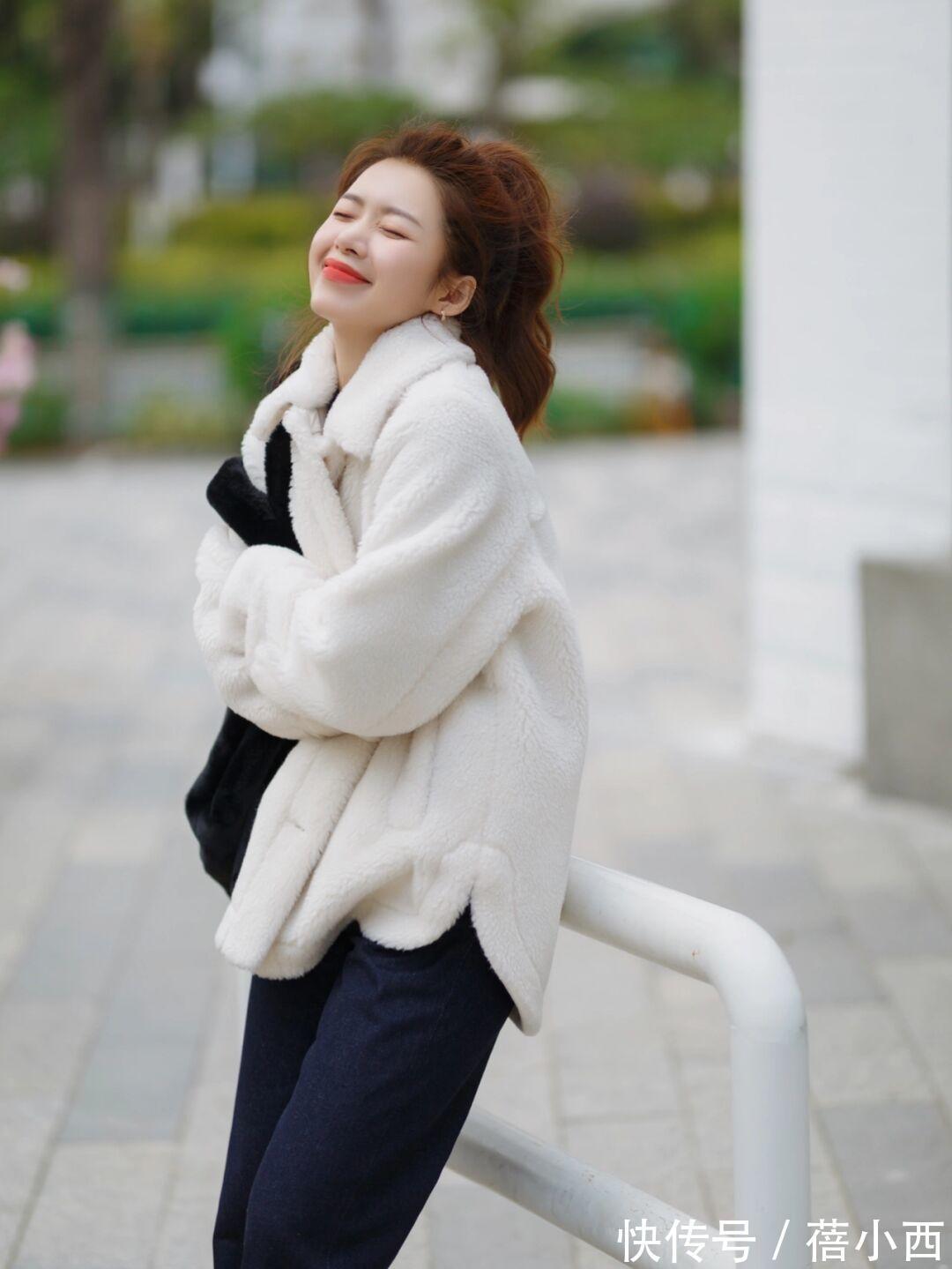 毛绒绒外套 入冬来一件“毛绒绒外套”吧,得体大方又舒适,适合普通人借鉴