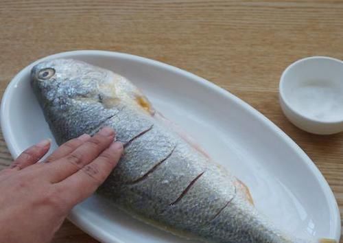 细嫩|蒸鲈鱼还不如这个鱼,便宜又营养,口感鲜美细嫩,蒸一蒸就能吃