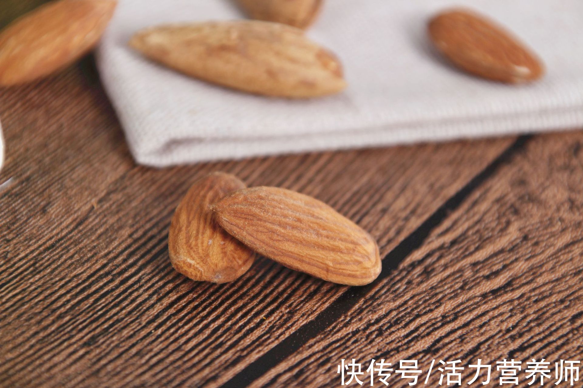 脂肪含量|一到减肥时就“嘴馋”？营养师：没关系，这4种健康零食任你选