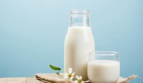 买牛奶时,不管什么牌子,只要包装上有“3个字”的,都是纯牛奶