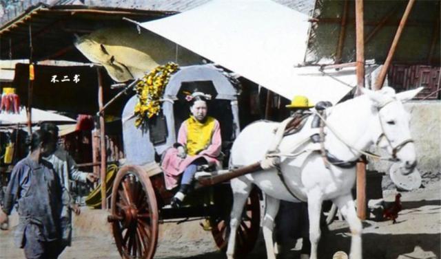 照片拍摄于清末|清末上色老照片镜头下貌美如花的宫女、难民儿童衣不蔽体