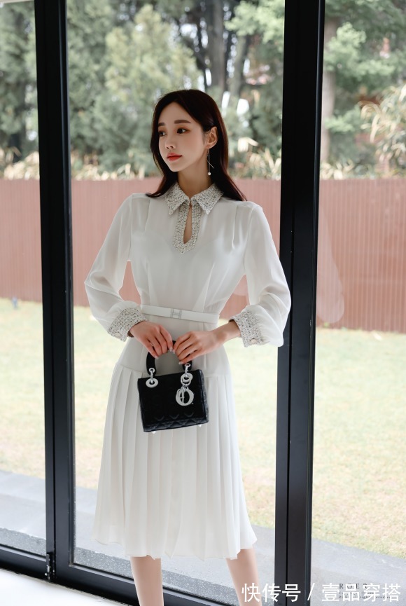 贝加莫雪穗|女神孙允珠高清时尚搭配:贝加莫雪穗晶莹飘绢百褶长裙