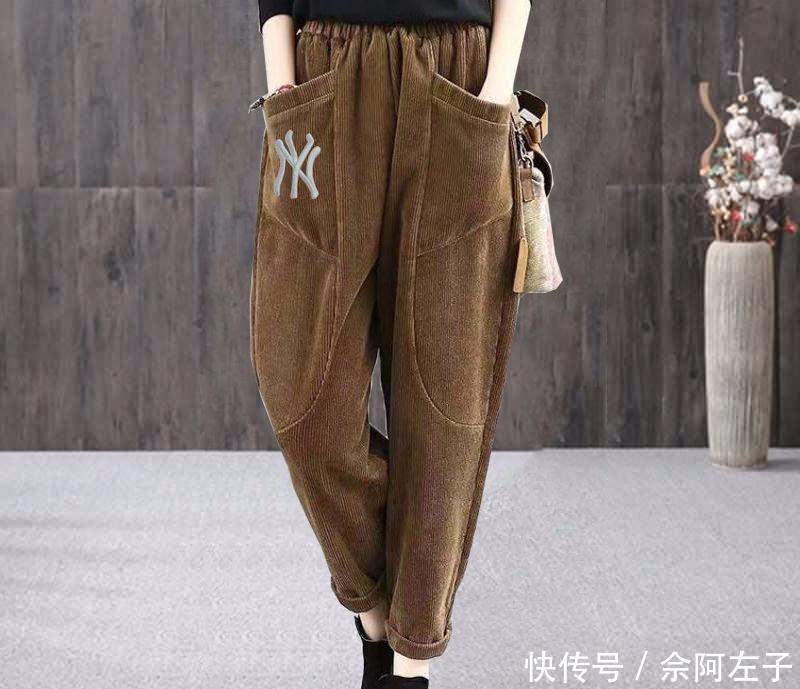 年底之前流行起了一女裤，叫“哈伦裤”，优雅百搭还显瘦，真时髦
