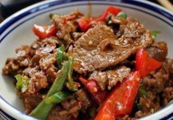 美食推荐：辣子肥肠、香辣牛肉、素肉丝油菜、银耳鲜香的做法