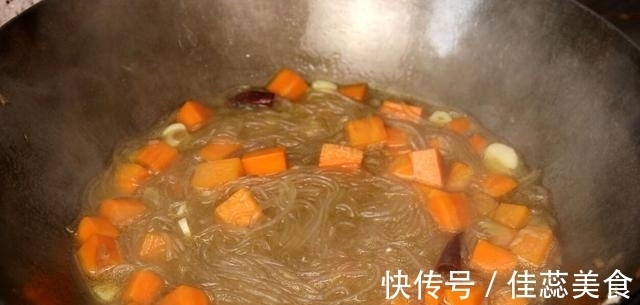 胡萝卜最好吃的做法，我家秋天经常吃，出锅连汤汁都不剩