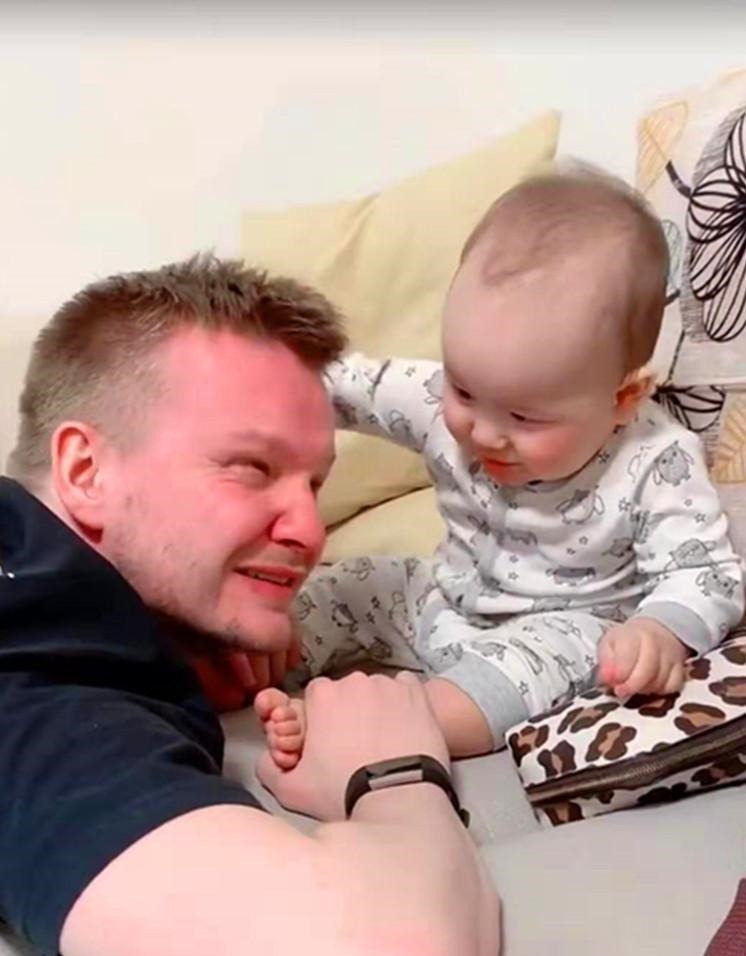 舅舅|外国舅舅一见外甥女,秒成一枚小可爱!网友充满童趣的舅舅!