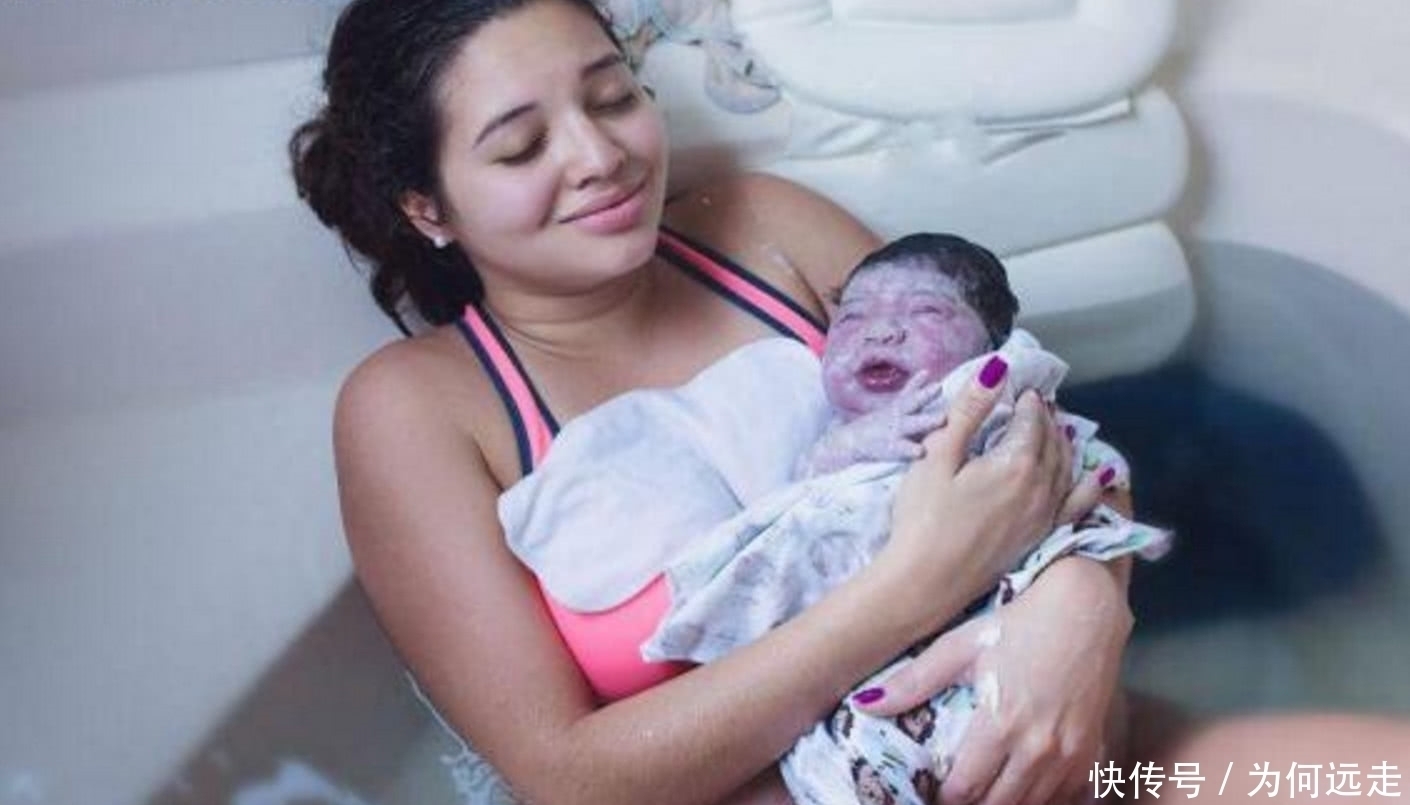 待产|奇闻:印度待产妈妈拒绝去医院,在家中澡盆生产,宝宝哭声她笑啦