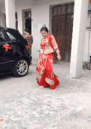 |搞笑GIF:刚娶回来的媳妇儿 衣服还没换就暴露了
