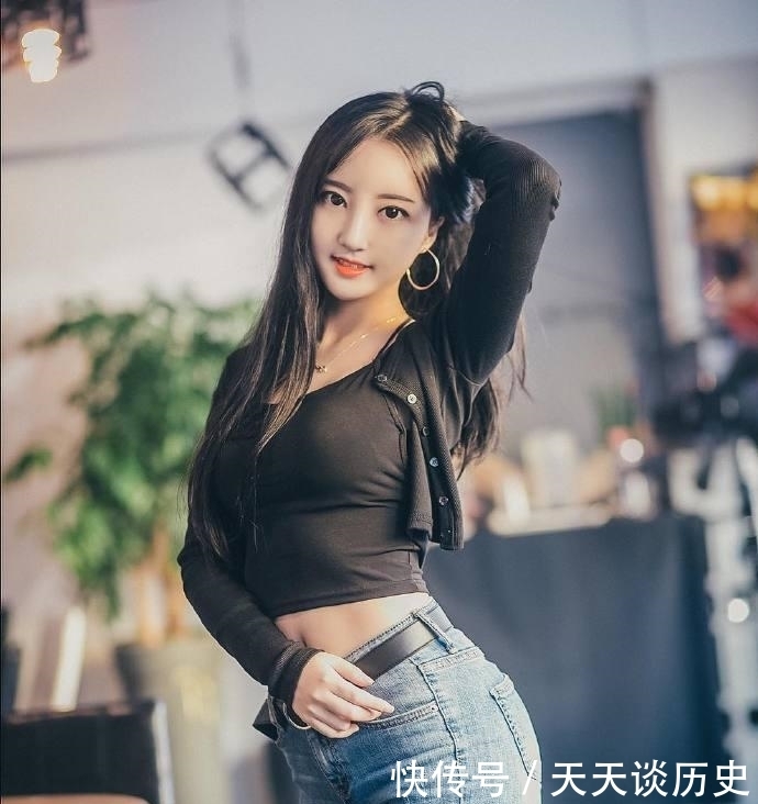 美女|微胖美女腿上肉太多,裤子都挤“裂”了