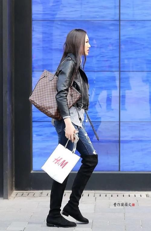 街拍:越穿越有高级感的高筒靴美女