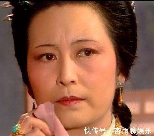 贾宝玉!袭人刚离开怡红院,晴雯就进到贾宝玉的被窝,晴雯的悲剧从此开始