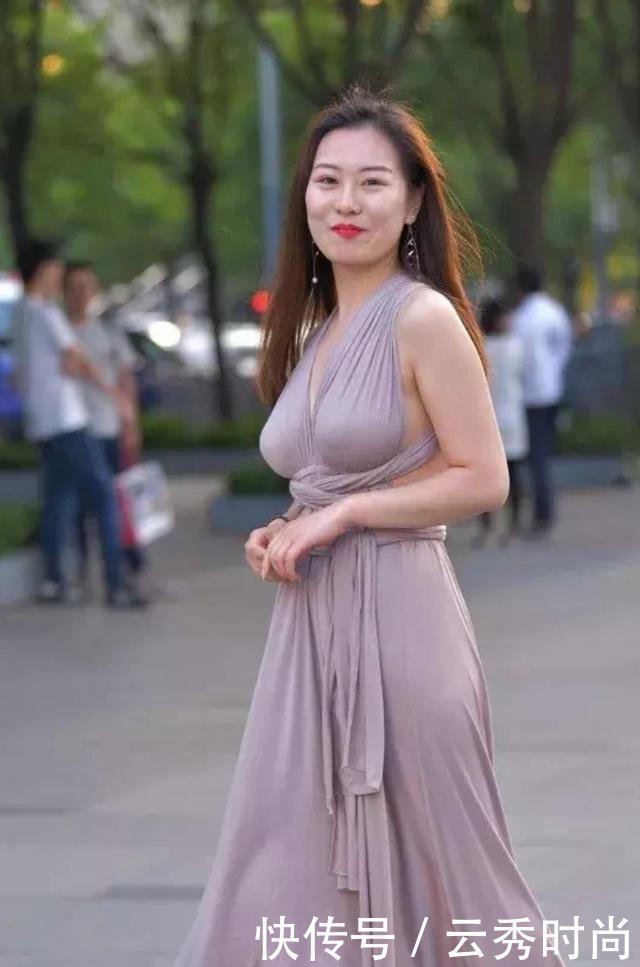 衣服只用适合才最美,没有料都不敢穿的裙子