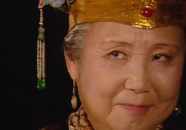 王夫人没钱给贾母做寿,靠当东西遮羞,她没有私房钱吗?