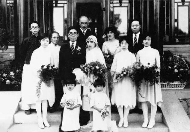 苏青&林徽因怼她,鲁迅瞧不起她,张爱玲讽刺她,可她却活得最幸福