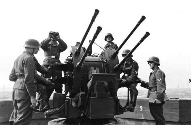 掉落|德军最强防空塔，27吨炸弹轮番打击，外层塔皮都没有掉落