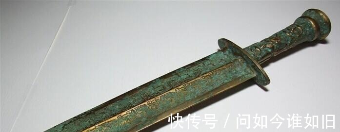 宝剑@古墓中有众多宝剑,千年来有多人惦记,至今没被取出来