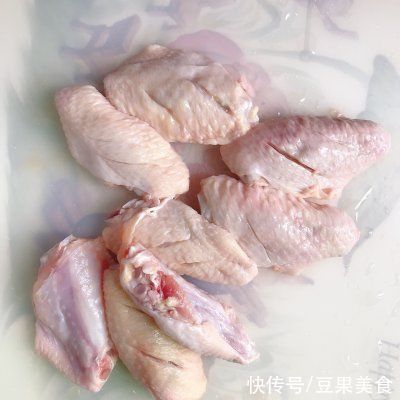 ??简单零失败好吃到吮手指的蜜汁烤翅?