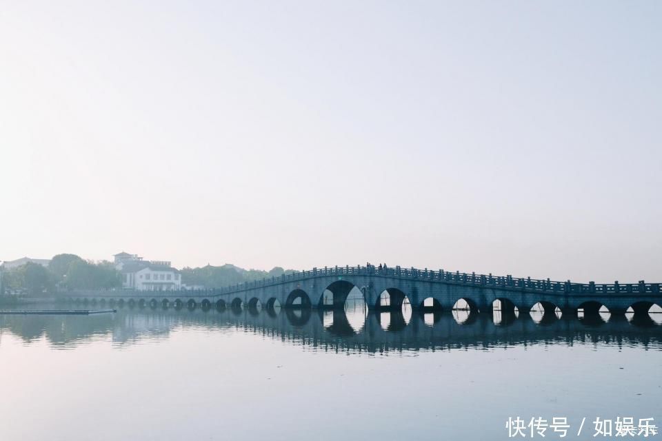 袜底酥|缥缈烟雨，魂牵梦绕，打卡四季分明的水乡古镇