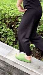 踩屎感|今夏超火的“踩屎感”拖鞋,踩着软,走着轻,速干不臭脚