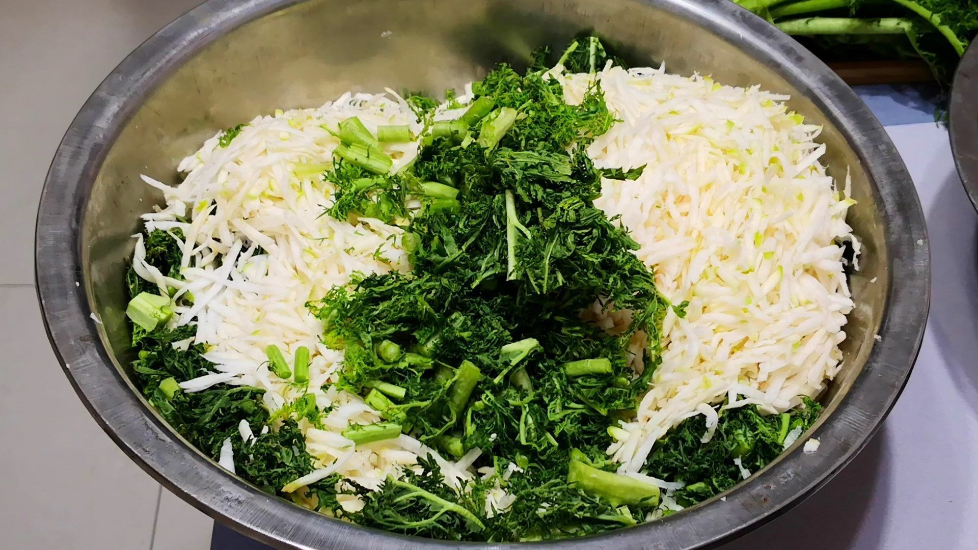 腌芥菜,最忌直接加盐腌,老妈用了30年的秘方,香味浓郁不易坏