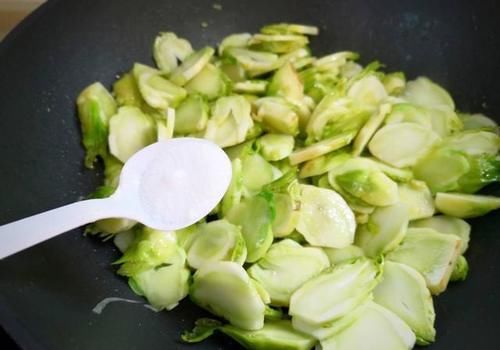 脂肪最怕遇到这菜，燃烧脂肪不马虎，一周吃3次，腰细了肚腩平了