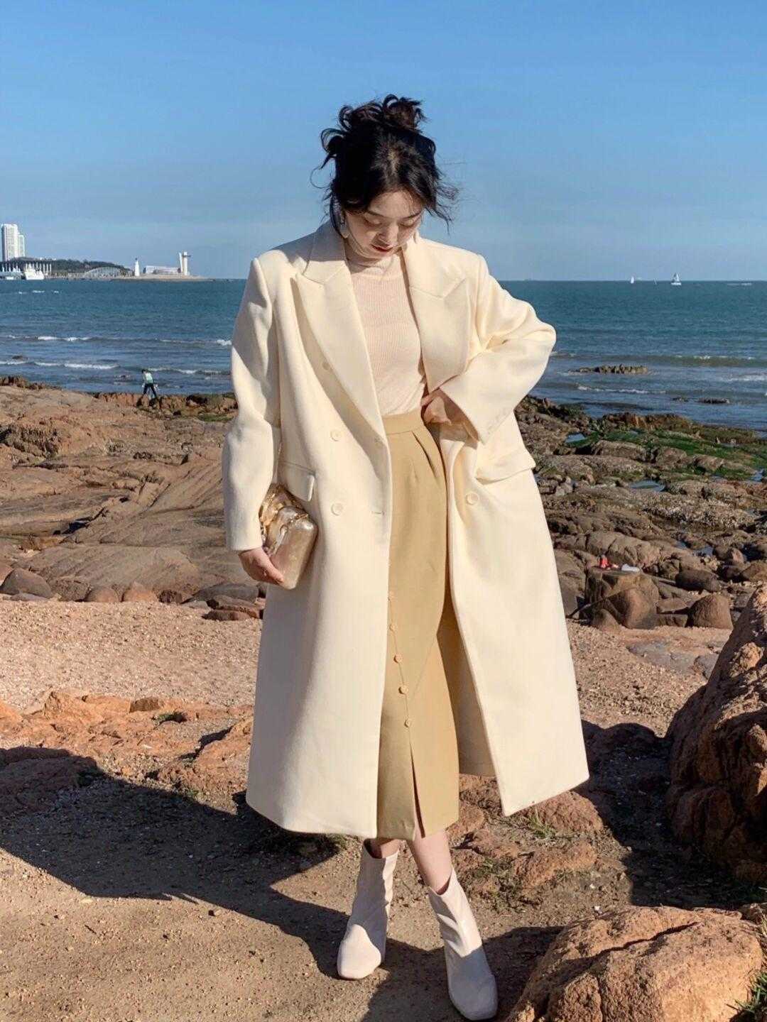 打底衫 冬季大衣不要只会穿黑色,这些浅色大衣温柔又显白,减龄优雅