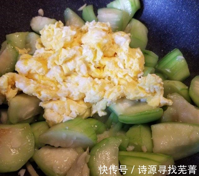 清甜|丝瓜炒鸡蛋，清甜小炒，简单快速！